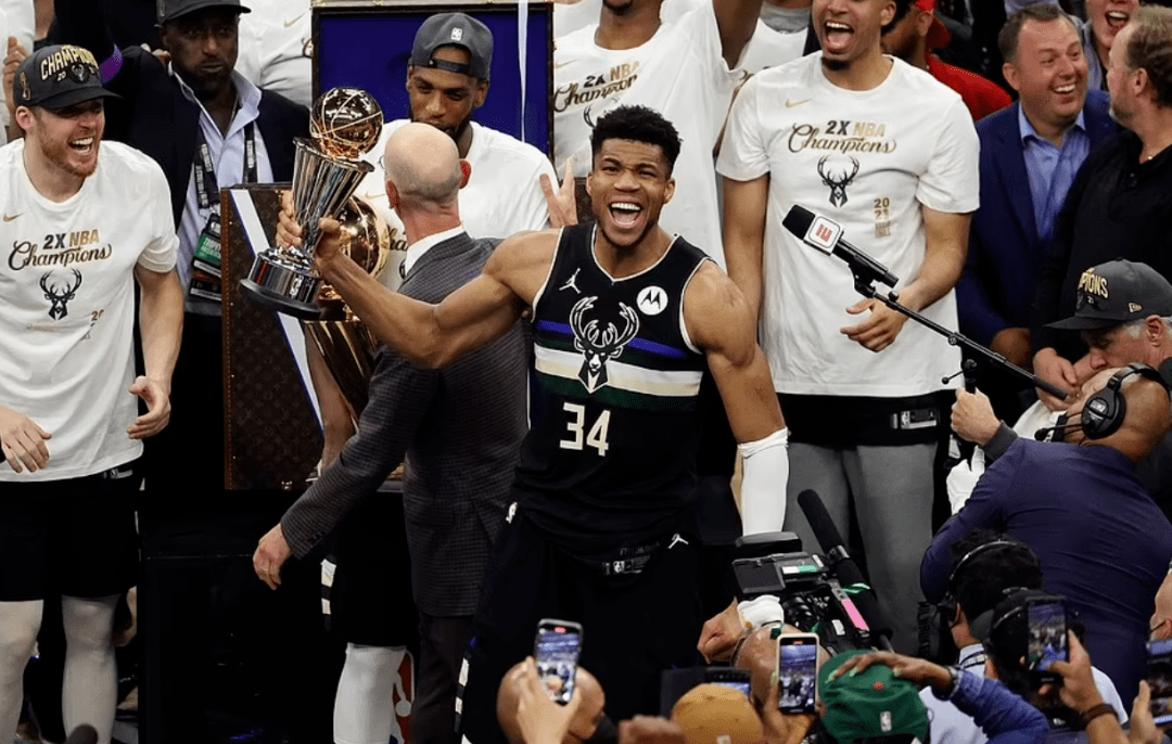 关键时刻密尔沃基雄鹿调整名单以备国王杯；伤情更新环节打磨；信心回归；阵容厚度经受考验的简单介绍